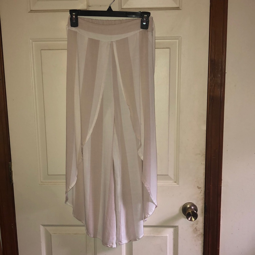 Rue 21 pink/white summer pants (Small)